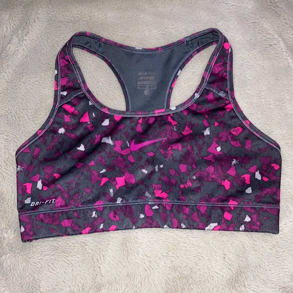 🔹 4 for $30 Nike Swoosh Light Support Bra, Medium